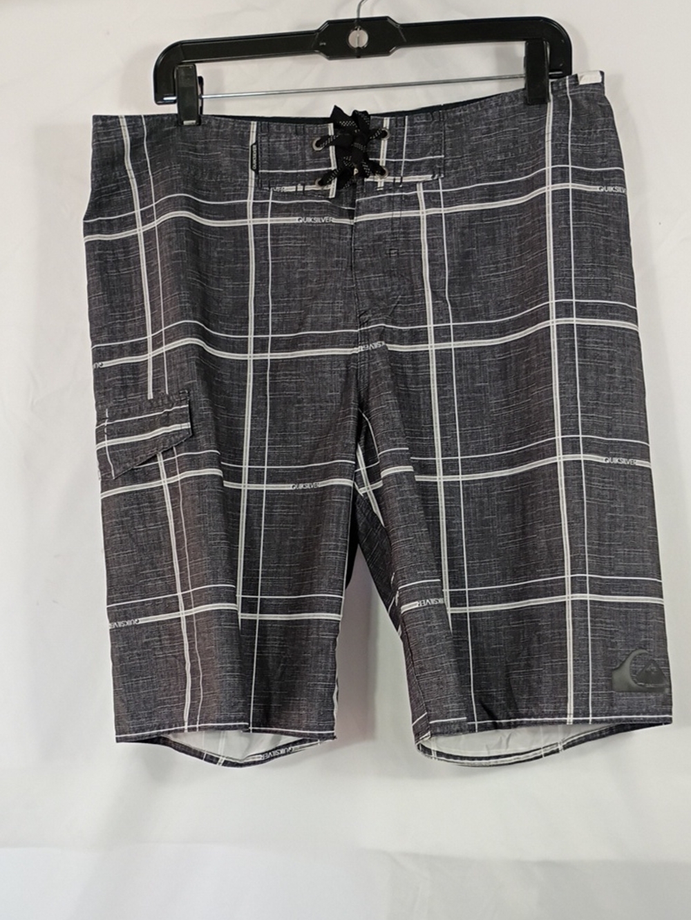 NWOT Quiksilver Men’s Black Plaid Boardshorts Size 34x21 Summer Swim